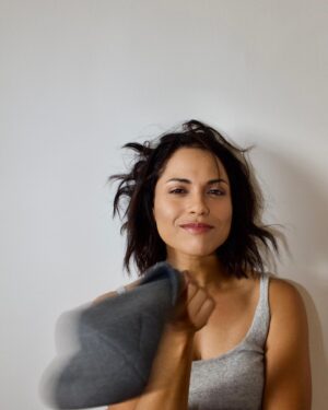 Monica Raymund Instagram - Thank you @tina_turnbow for this dope photo shoot and to @the.baremag for the spread! Autumn in New York.