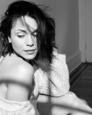 Monica Raymund Instagram - Thank you @tina_turnbow for this dope photo shoot and to @the.baremag for the spread! Autumn in New York.