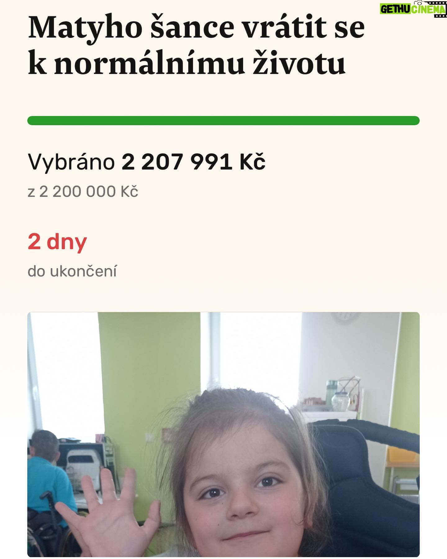 Monika Absolonová Instagram - Krasny den vsem! Vazeni a mili moc bych Vam vsem chtela podekovat za to, ze jsme spolecne vsichni prispeli na Matyho… jeho lecbu a doufejme, ze vyleceni🙏neumim si predstavit zoufalstvi rodicu, kteri maji do 6 let zdrave dite a pak ze dne na den prestane chodit… moc dekuju za to jaci jste, neznate ho, ani ja ne a presto jsme mu SPOLECNE pomohli dat dokupy penize na velmi nakladnou lecbu a terapii v zahranici… maminka Matyho mi napsala krasnou zpravu plnou diku a emoci. Vsem Vam podekuje az ty emoce vstreba a ja to tu uverejnim. Penize dostanou do 3 dnu po skonceni sbirky, Maty dojede lecbu co ma zde a od ledna muzou vyrazit vstric lepsim zitrkum. 🙏🙏🙏✊✊✊Taky mi napsala, ze jsem andel, odepsala jsem, ze ne ja, ale ona. A pak mi doslo, ze tech andelu se seslo 5 500! Tolik nas na ceste k jeho uzdraveni prispelo…dekuju Vam❤️❤️❤️a mejme vsichni hezky den a dobry pocit, ze zazraky se obcas deji🙏🙏🙏 nejvic me dojima, ze to je spolecna pomoc tolika lidi, to je nadherny❤️vsem Martinum vse nej❤️p.s jsem stastna, ze se ten zazrak stal na Matouskovi narozeniny, verim na znameni a na tohle nikdy nezapomenu❤️🙏 dekuju @martinapartlova , @aleshama73 , @petranesvacilova a @anetavignerova a vsem ostatnim, ze jste sbirku sdileli❤️❤️❤️