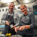Monika Absolonová Instagram – Jak jsem již avizoval, další DOBROVAŘENÍ bude s báječnou @monika_absolonova a opět budeme rozdávat radost! 🫶

Tentokrát podpoříme dobročinnou organizaci @kapka_nadeje , které z každého dobrojídla pošleme 50 Kč na ty nejsrdečnější účely. ❤️

S Monikou jsme si pro vás připravili grilované tygří krevety se žloutkovými Linguini, šafránovou omáčkou s ryzlinkem a kadeřávkem. #dobrojidlo můžete ochutnat už od pondělí 27. 11. až do 17. 12., a to během obědů, večeří včetně adventních víkendů. 🍤🍝 

Dejte mi pak vědět, jak vám chutnalo a podpořte se námi dobrou věc. 😉🙏

#dobrovareni #cervenyjelen #monikaabsolonova #kapkanadeje #pomahame #pomahejtesnami
