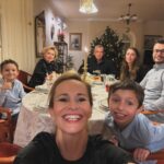 Monika Absolonová Instagram – Krasnej Stedrej den i vecer, pozehnane vanocni svatky. Hodne zdravi, stesti a lasky Vam vsem preju ze ❤️. My si nase Vanoce vcera moc uzili a navic sel po rozbalovani v tv Andel Pane 2🙏🎄🎄🎄 ale clovek nemuze nemyslet na to co se stalo a jak je pozustalym… strasne…a jakakoliv slova nevystihnou nic… hodne sily🎄🖤✊✊✊🙏