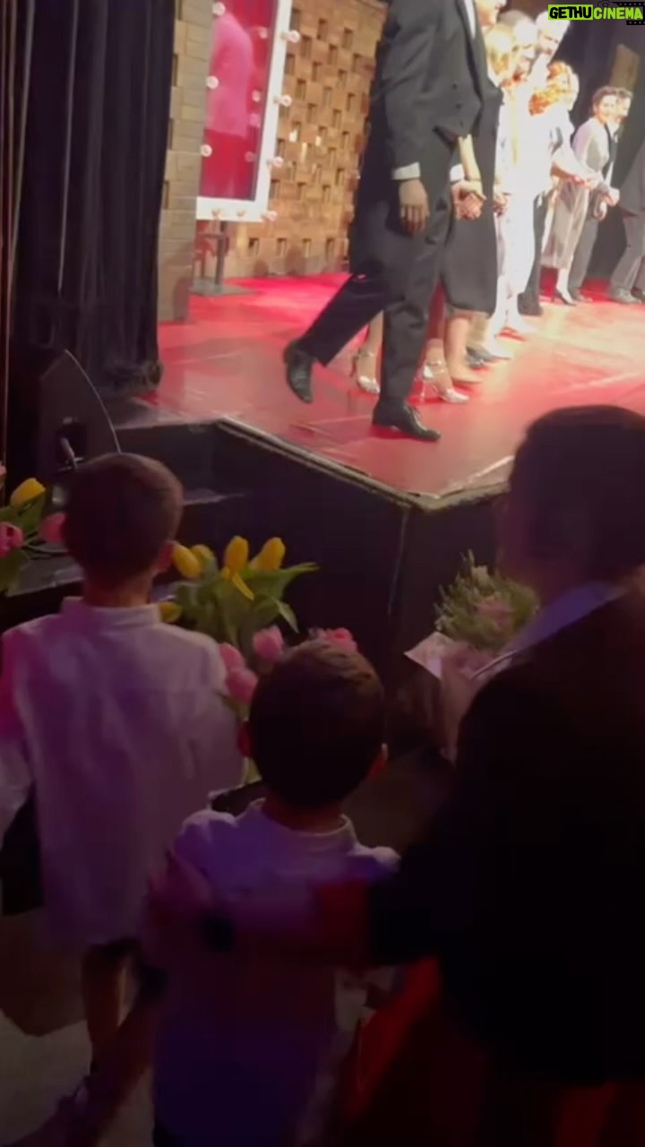 Monika Absolonová Instagram - Pro me dnes nejzasadnejsi Funny girl v zivote… moji synove se svym nejlepsim kamaradem na me poprve v divadle🙏❤️dekuju @tuhajda a @studio.dva a skvelym divakum i kolegum💋❤️krasny vikend vsem