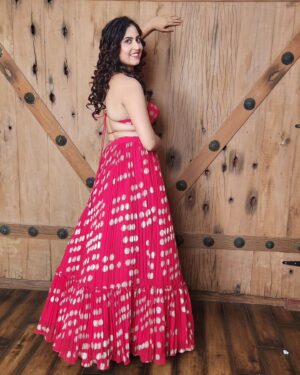 Monika Bhadoriya Instagram - Keep your face always toward the sunshine and the shadow will fall behind you.