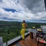 Monika Bhadoriya Instagram – Shooting cum vacation 🌈🌧☔️🏝

#shootmode  #workmode❤️ #vacationmode #positivelife #happyplace  #journeybegins #growthmindset #positiveenergy #meditativemind🧘‍♀️ #mountainslovers