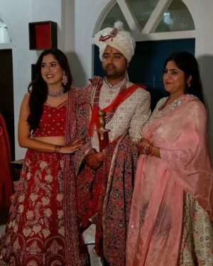 Monika Bhadoriya Instagram - Shadi wale ghar 👰‍♂️💃🧚‍♀️🧚‍♀️