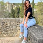 Monserrat Torrent Instagram – Paseito por Girona 🤍 .
Outfit pantalón chalequito de media estación de @wadoschile 😊
#instadaily #instalike #trip #moment #outfit #travel