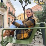 Monserrat Torrent Instagram - 👜 Quién se tienta comprando cuando viaja? 👀 A sólo 30 km del centro de #barcelona está @larocavillage con 150 boutiques de reconocidas marcas y con hasta -60% todo el año! Primera vez que iba y es toda una experiencia! 😊 @thebicestercollection #larocavillage @catalunyaexperience @spain 🇪🇸 #visitspain #instadaily #instalike #instagood #trip #shopping #españa #spain