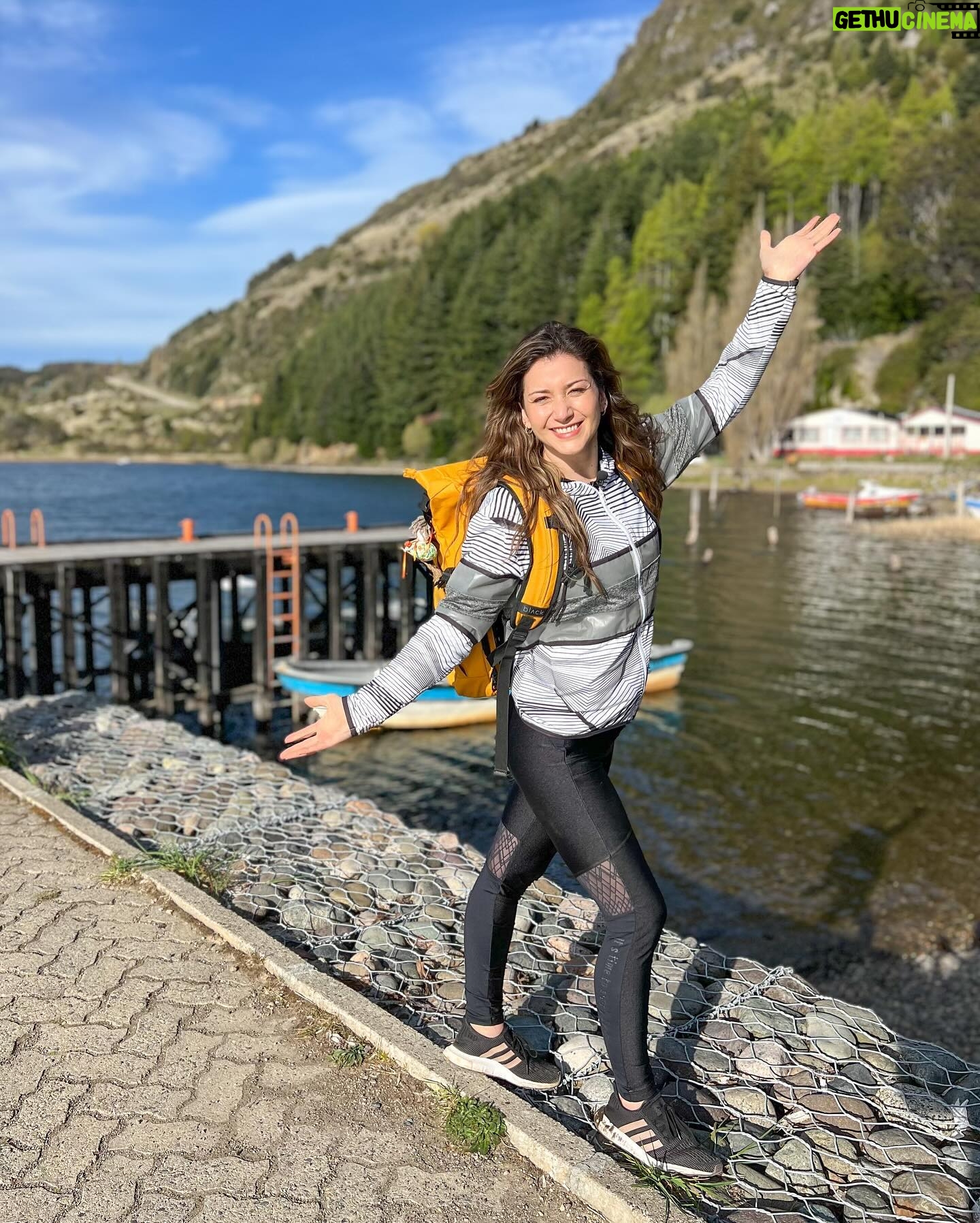 Monserrat Torrent Instagram - 🏔️ Hermosos capítulos de @sabingochv hicimos en Coyhaique 😃 Un paisaje que enamora! Montaña, ríos, lagos, reservas nacionales y muchas cosas más! Qué linda es nuestra Patagonia 🩵 Outfit 🏃🏻♀️@runmorechileoficial Súper cómodos y preciosos diseños, y lo mejor, de una calidad a otro nivel! #surdechile #chile #instadaily #instagood #instalike #outdoor #sport #tvshow