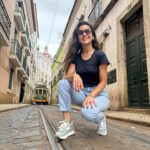 Monserrat Torrent Instagram - Descubriendo un nuevo rinconcito de esta encantadora ciudad 💛 #alfama en #lisboa y su pintoresco e icónico tranvía (que ya iba de vuelta 😅 por si acaso) #portugal #europa #vacation #instadaily #instalike #trip #viajes