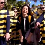 Monserrat Torrent Instagram - ¡De muchas partes del mundo!🌏 Monty, con una sonrisa radiante y muy emocionada, participó en el vibrante y colorido carnaval de las abejas🍯🐝 #SabingoCHV ❤️