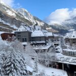 Monserrat Torrent Instagram - Perdí un guante en los Pirineos 😄 que honor!! Feliz en esta aventura, conociendo una de las montañas más majestuosas del mundo, el Valle de @val_daran y @baqueira_beret el mejor centro de Ski de España! Un paisaje de ensueño, belleza natural por donde se mire; tuve clases de Ski y también comí muy rico con las opciones veggies de @cincojotas en plena pista ❄️ Fue un muy bonito día 😊 Gracias a @catalunyaexperience por esta real increíble experiencia 🎉 #visitpirineus #spainsport #visitspain #instadaily #snowsports #snow #instagood #pictureoftheday