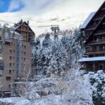 Monserrat Torrent Instagram - Perdí un guante en los Pirineos 😄 que honor!! Feliz en esta aventura, conociendo una de las montañas más majestuosas del mundo, el Valle de @val_daran y @baqueira_beret el mejor centro de Ski de España! Un paisaje de ensueño, belleza natural por donde se mire; tuve clases de Ski y también comí muy rico con las opciones veggies de @cincojotas en plena pista ❄️ Fue un muy bonito día 😊 Gracias a @catalunyaexperience por esta real increíble experiencia 🎉 #visitpirineus #spainsport #visitspain #instadaily #snowsports #snow #instagood #pictureoftheday