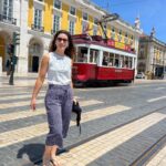 Monserrat Torrent Instagram - Encuentro que #lisboa tiene un airecito a nuestro Valpo ☺️ Su puerto, callecitas empinadas, llenas de locales donde comer o tomar algo… Y a la vez, detalles que también se pueden ver en Río de Janeiro. Una interesante mezcla, con su propia cultura, forma de vida e identidad muy europea 😊 #portugal #europa #trip #viaje #instadaily #pictureoftheday #lisbon #instalike