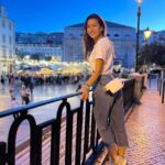 Monserrat Torrent Instagram - Encuentro que #lisboa tiene un airecito a nuestro Valpo ☺️ Su puerto, callecitas empinadas, llenas de locales donde comer o tomar algo… Y a la vez, detalles que también se pueden ver en Río de Janeiro. Una interesante mezcla, con su propia cultura, forma de vida e identidad muy europea 😊 #portugal #europa #trip #viaje #instadaily #pictureoftheday #lisbon #instalike