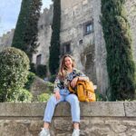 Monserrat Torrent Instagram – 😃 Y con la Mochila llegamos hasta Girona! 

Mañana sábado desde las 15:00 en @sabingochv todos invitados a viajar hasta esta hermosa provincia de la región de Cataluña ❤️💛 y ver el resultado del trabajo que hicimos junto a @nicobarrios 🙌🏻 

Y para quienes vieron Games of Thrones, se dieron cuenta de algo? 🫢 a ver si adivinan jejeje 

Los esperamos!!!! 

#instadaily #instalike #tvshow #tv #onair #trip