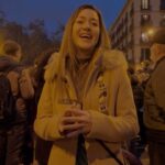 Monserrat Torrent Instagram - 👑 Día de Reyes en Barcelona Si bien es una festividad religiosa, lo que se vive en las calles es un verdadero espectáculo lleno de arte y magia, que invita a disfrutarlo más allá de nuestras creencias 🌟 Desde el S.XIX empezó en España la tradición de dar regalos a los niños en la noche de Reyes Y fue en 1866 cuando se realizó la primera cabalgata de Reyes Magos en Alcoy, para luego extenderse esta tradición al resto del país. 🌎 Y no sólo España! Países como México, Cuba, Italia, Argentina, Venezuela, Perú, en otros, también adoptaron esta tradición de alguna manera amoldada a su propia cultura. 🎭 Para quienes venimos de la danza, música y/o teatro, son actividades que disfrutamos mucho!! Mas si son al aire libre, gratuitas y que permiten acercar la cultura y la entretención a tod@s!! #instadaily #instalike #instagood #catalunya #barcelona #diadereyes #reyesmagos #winter