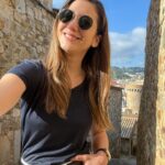 Monserrat Torrent Instagram - ✨Bienvenido 2024✨ Año bisiesto! Con los brazos abiertos para descubrir cada uno de tus días 💫 Muchísimas felicidades para tod@s!! Magia, alegría, calma y prosperidad ❤️ Que comience un nuevo gran capítulo en nuestras vidas ✨ Comenzando como siempre junto @wadoschile 👖 #happynewyear #instadaily #instalike #instagood #cataluña #catalunya #life