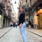 Monserrat Torrent Instagram – Paseito por Girona 🤍 .

Outfit pantalón   chalequito de media estación de @wadoschile 😊

#instadaily #instalike #trip #moment #outfit #travel