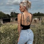 Montaine Mounet Instagram - Toujours a la campagne 🌻 . . . . . . . #picoftheday #campagne #horse #love #girl #france #tattoo #tattooed #ink #inkaddict