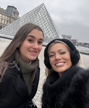 Montaine Mounet Instagram - Un peu de culture 👨🏼‍🎨🇫🇷 
•
•
•
•
•
#picoftheday #love #paris #france #art #louvre #peinture