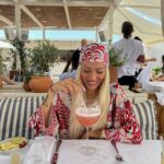 Montaine Mounet Instagram - Je crois que je vais venir habiter ici, j’aime tellement cette ville ☀️🌴 #picoftheday #pictures #love #girl #france #bagatelle #sainttropez #sttropez #summer