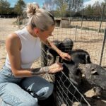 Montaine Mounet Instagram - J’ai trouvé ma vocation, je vais acheter une ferme 🌾 . . . . . . . #picoftheday #girl #love #animals #farm #farmlife #animalsaddict #loveanimals