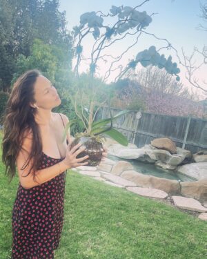 Moon Bloodgood Instagram - It’s been a rough week. Then you get the most stunning flowers you have ever received from a dear friend to cheer you up. 

Thank you, you know who you are amigo 

🌙