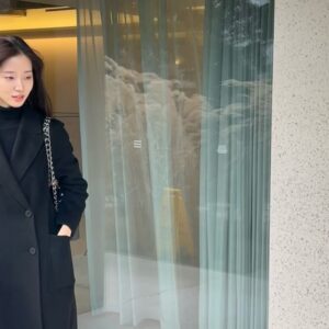Moon Joo-yeon Instagram - 스네이프교수님🥷❄️❄️❄️❄️❄️
.
Looks like professor Snape in HarryPotter
when I wearing a all black look