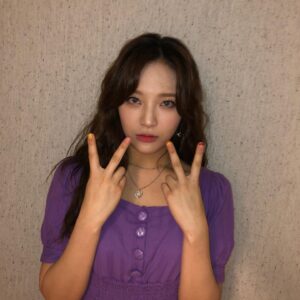 Moon Sua Instagram - 나만 보라 💫💜