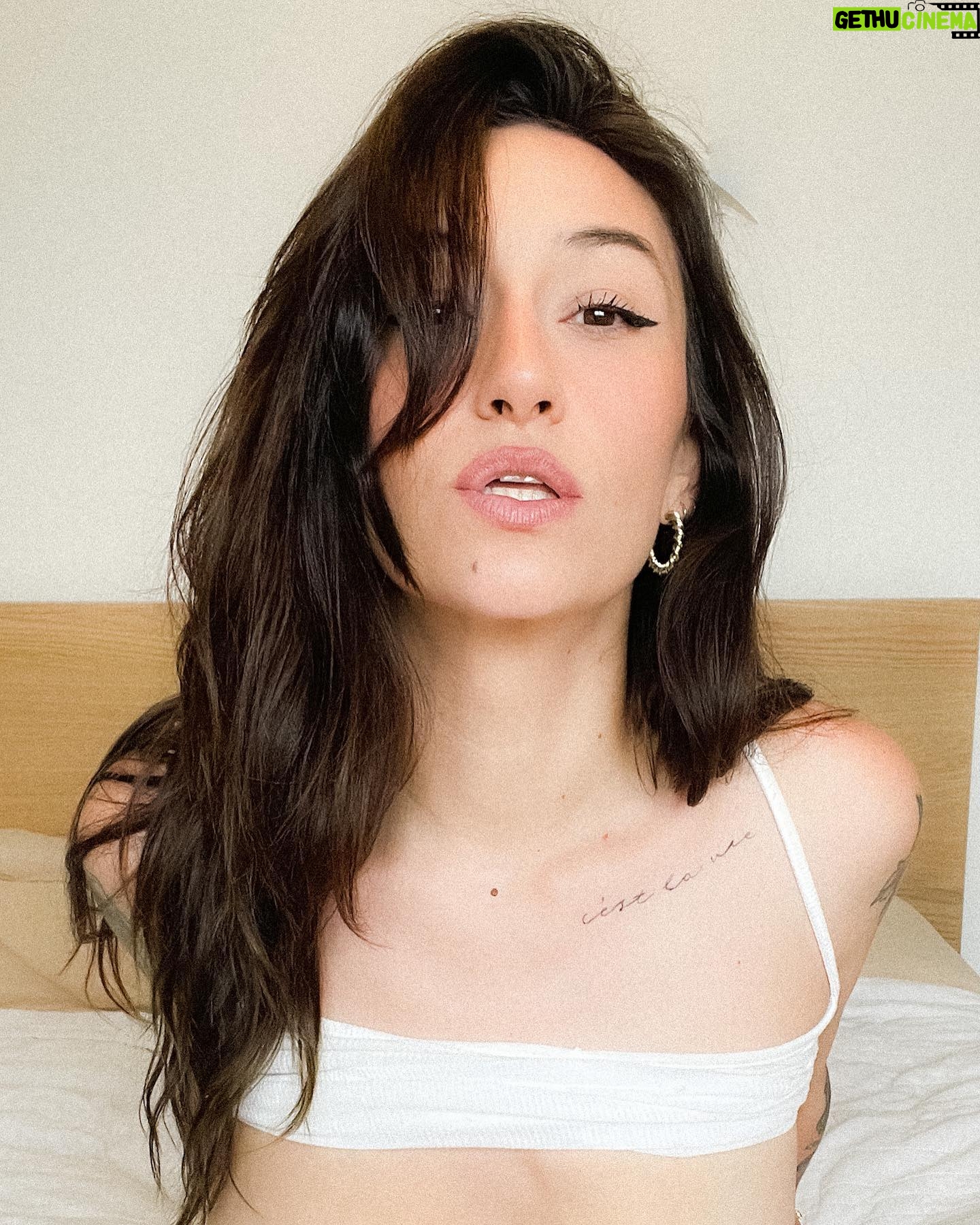 Moon Suicide - 2.7K Likes - serving face 🍝