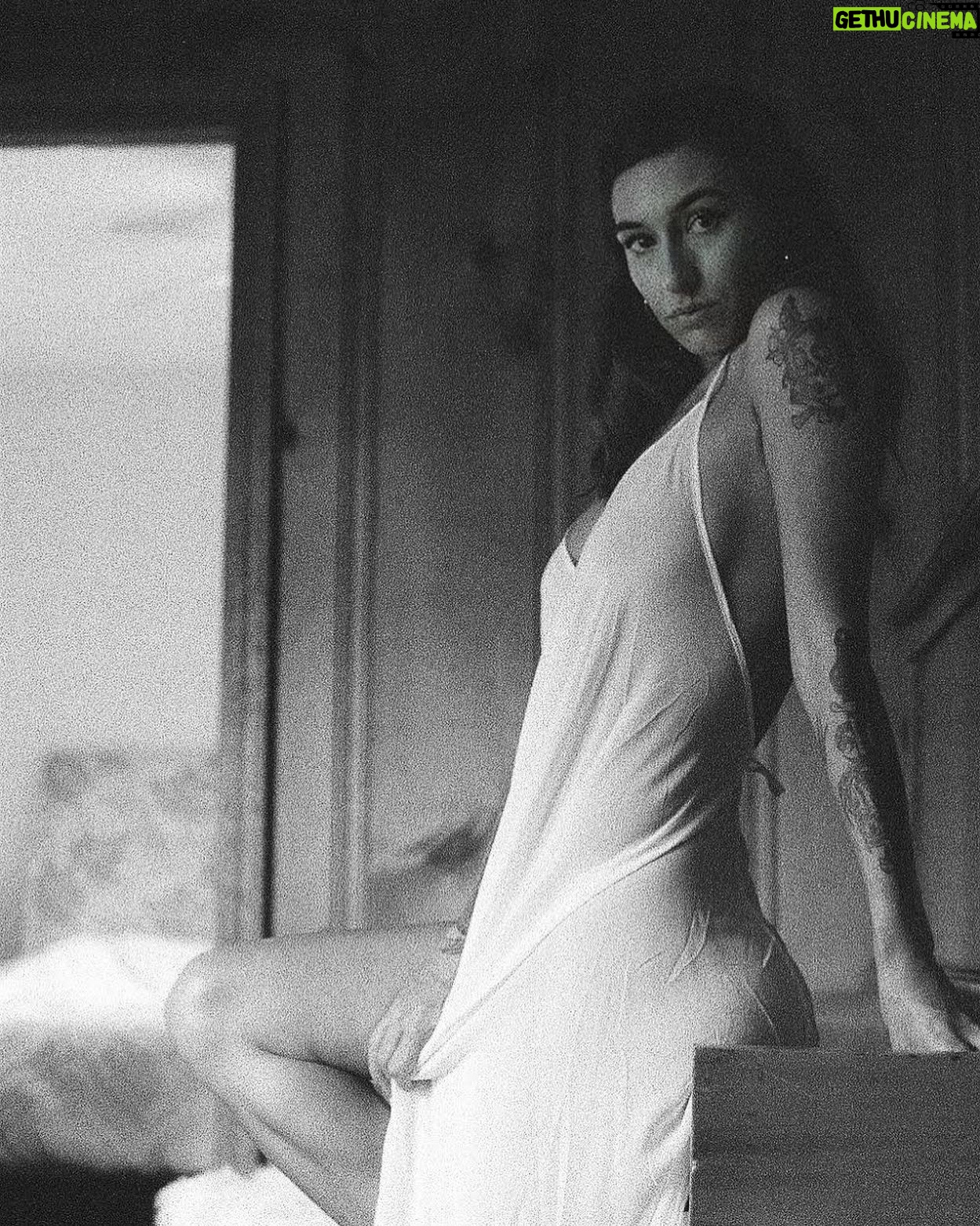 Moon Suicide - 3.5K Likes - photo by @trinaaweena 🎭