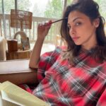 Moran Atias Instagram - Nature is always a good idea.This last weekend I prayed a lot. Got TERRIFIED. Cried desperately and looked at the nature to thank God for being here Alive. This birthday month I made a promise to myself hope I’ll keep it. בסוף שבוע נסעתי לטבע זאת המתנה הכי טובה שאני יכולה לתת לעצמי. הטבע מזכיר לי כמה העולם יפה כשאנחנו טובעים ברוע אנושי. בצד השני של העולם אני עוקבת אחריי חדשות בחרדה היסטרית!! בכי שלא ניתן לעצור ותפילות שכולם יהיו בטוחים. הבטחתי לעצמי השנה משהו שמקווה להגשים. מלחמה לא צריכה להיות חלק מהחיים שלנו אבל הנה אנחנו עדיין כאן !! בחיים. אנחנו לא לבד והכי חשוב יש לנו אחד את השני. מתגעגעת ואוהבת תמיד ❤️