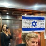 Moran Atias Instagram - This Shabbat I want to dedicate to Julie. Julie is Bar’s mother that was kidnapped by Hamas. Julie doesn’t make interviews and doesn’t want attention. She is staying strong for her five children and a disabled husband that needs her care. We meet weeks before in her house. A meeting that we didn’t need to share because she doesn’t want any attention just her son back. On Thursday she came to mothers prayer and couldn’t stop crying. Our prayers allowed her to set free her worry and she cried and cried and cried. For one evening her worry and sorrow was carried by others. For one evening she allowed herself to surrender to her aching heart. את השבת הזאת אני מקדישה לגולי, אמא של בר שנחטף ע״י החמאס. את גולי הכרתי בביתה לפני מספר שבועות והכרתי אישה שלא רוצה להתראיין ועסוקה בשמירת בית עם עוד ילדים ובעל שנפצע קשה מפעולת איבה. היא לא אוהבת להצטלם ולא רוצה להתראיין ומכילה בתוכה עולם. בחמישי היא הייתה מולי כשהקראתי תפילה באולם מלא נשים מהארץ והעולם. והיא מולי רק בוכה. ובוכה ובוכה. הרבנית אמרה שהציבור עוזר לפוגג את ההצטברות של הדאגה. הצטברות של עוד יום ועוד שעה וגולי עדיין בוכה. סוף כל סוף היא הסכימה לשחרר ומאם הבית הייתה לרגע לילדה קטנה שצריכה אותנו כולנו לחבק אותה חזק. היא מאמינה בתפילה אז אם תרצו לחזקה לבנה קוראים בר קופרשטיין והוא נער מקסים והחבר הכי טוב של אבא שגם נותר עם לב מחורר. @bringhomenow #bringthemhome