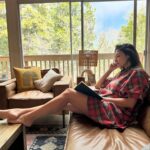 Moran Atias Instagram - Nature is always a good idea.This last weekend I prayed a lot. Got TERRIFIED. Cried desperately and looked at the nature to thank God for being here Alive. This birthday month I made a promise to myself hope I’ll keep it. בסוף שבוע נסעתי לטבע זאת המתנה הכי טובה שאני יכולה לתת לעצמי. הטבע מזכיר לי כמה העולם יפה כשאנחנו טובעים ברוע אנושי. בצד השני של העולם אני עוקבת אחריי חדשות בחרדה היסטרית!! בכי שלא ניתן לעצור ותפילות שכולם יהיו בטוחים. הבטחתי לעצמי השנה משהו שמקווה להגשים. מלחמה לא צריכה להיות חלק מהחיים שלנו אבל הנה אנחנו עדיין כאן !! בחיים. אנחנו לא לבד והכי חשוב יש לנו אחד את השני. מתגעגעת ואוהבת תמיד ❤️