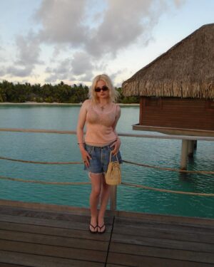 Morgan Lily Instagram - 🌺24🌺🎂 @fsborabora