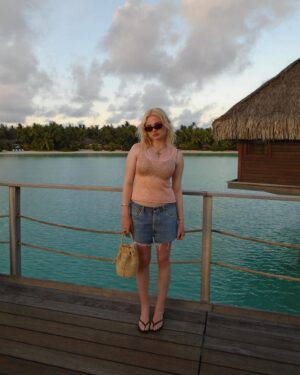 Morgan Lily Instagram - 🌺24🌺🎂 @fsborabora