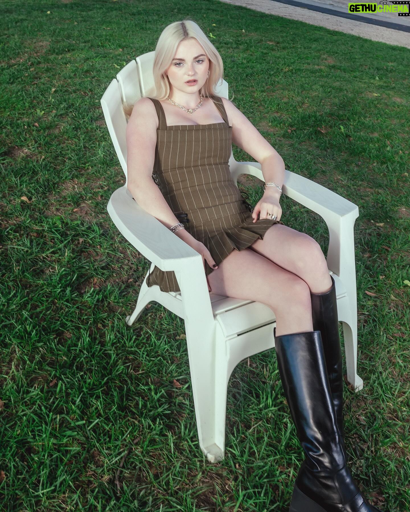 Morgan Lily - 5K Likes - @stowkelly