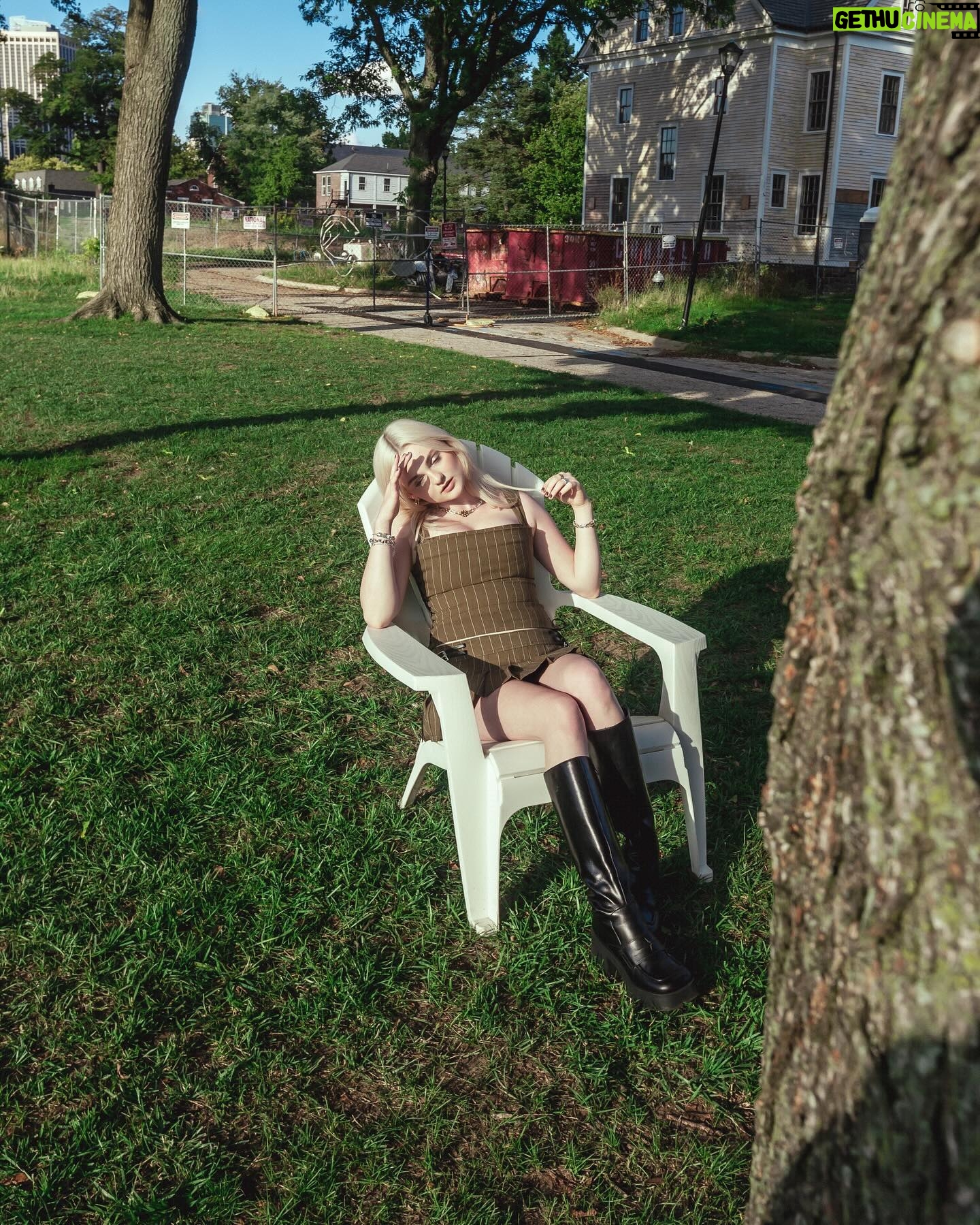 Morgan Lily - 5K Likes - @stowkelly