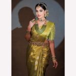 Mounika Dev Instagram - நிறைந்த வளம், ஆரோக்கியம், மிகுந்த சந்தோஷம், வெற்றி என அனைத்தையும் இந்த இனிய தமிழ் புத்தாண்டு உங்களுக்கு கொண்டுவரட்டும். நினைத்தது அனைத்தும் இந்நாளில் நிறைவேற அனைவருக்கும் தமிழ் புத்தாண்டு வாழ்த்துகள்! @profile_makeover Saree:paavai_saree_rental @vika_label @monisha_makeup_hair @new_ideas_fashion @blossom_flowers @vishal_srinivasan