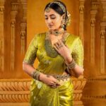 Mounika Dev Instagram - நிறைந்த வளம், ஆரோக்கியம், மிகுந்த சந்தோஷம், வெற்றி என அனைத்தையும் இந்த இனிய தமிழ் புத்தாண்டு உங்களுக்கு கொண்டுவரட்டும். நினைத்தது அனைத்தும் இந்நாளில் நிறைவேற அனைவருக்கும் தமிழ் புத்தாண்டு வாழ்த்துகள்! @profile_makeover Saree:paavai_saree_rental @vika_label @monisha_makeup_hair @new_ideas_fashion @blossom_flowers @vishal_srinivasan