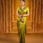 Mounika Dev Instagram - நிறைந்த வளம், ஆரோக்கியம், மிகுந்த சந்தோஷம், வெற்றி என அனைத்தையும் இந்த இனிய தமிழ் புத்தாண்டு உங்களுக்கு கொண்டுவரட்டும். நினைத்தது அனைத்தும் இந்நாளில் நிறைவேற அனைவருக்கும் தமிழ் புத்தாண்டு வாழ்த்துகள்! @profile_makeover Saree:paavai_saree_rental @vika_label @monisha_makeup_hair @new_ideas_fashion @blossom_flowers @vishal_srinivasan
