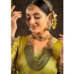 Mounika Dev Instagram - நிறைந்த வளம், ஆரோக்கியம், மிகுந்த சந்தோஷம், வெற்றி என அனைத்தையும் இந்த இனிய தமிழ் புத்தாண்டு உங்களுக்கு கொண்டுவரட்டும். நினைத்தது அனைத்தும் இந்நாளில் நிறைவேற அனைவருக்கும் தமிழ் புத்தாண்டு வாழ்த்துகள்! @profile_makeover Saree:paavai_saree_rental @vika_label @monisha_makeup_hair @new_ideas_fashion @blossom_flowers @vishal_srinivasan