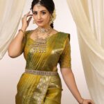 Mounika Dev Instagram - Green parrot 🦜 Makeup @subsartistry Hair @_stylenart_ Saree draping @style_with_anbu Stylist @hannah.glory Jewels @aarvee.chennai Saree @houseofayati Blouse @ashtag_sewing Photography @sano_visuals