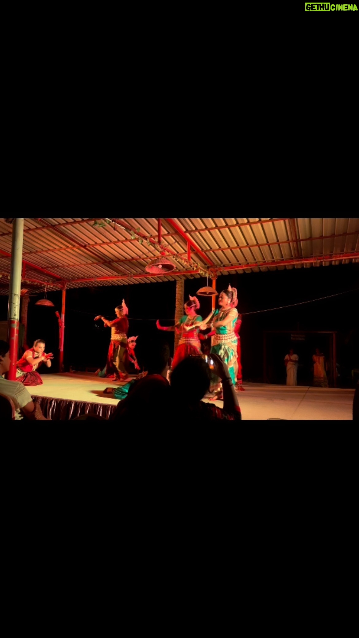 Mousumi Nayak Instagram - Jai Jagannath 😇🙏🏻 @mousuminayakofficial @dancer_rasmiranjan