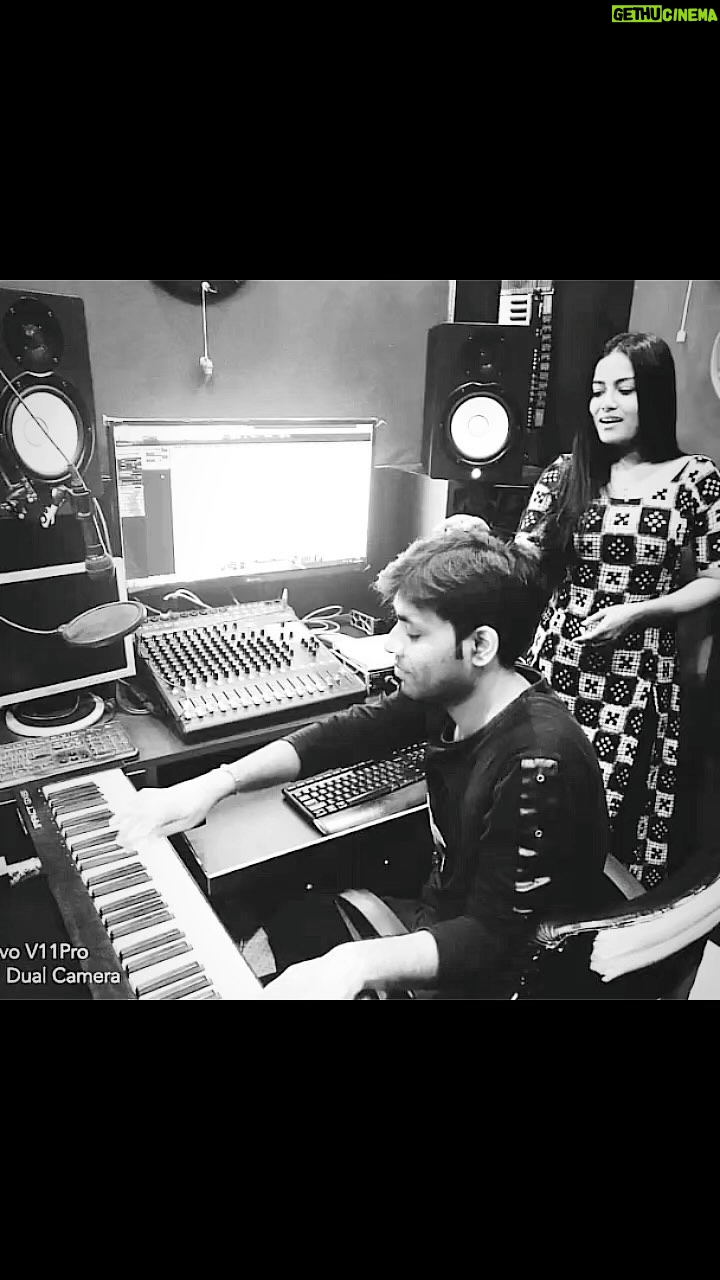 Mousumi Nayak Instagram - Music heal you 💞🧚🏻