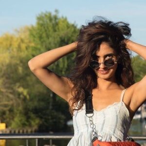 Mrinmayee Godbole Instagram - Throwback to sunny days 🐥 

#kahaangayewohdin #rainraingoaway
