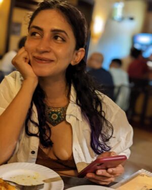 Mrinmayee Godbole Instagram - My face when I’m thinking about what to eat next 🌝 
#food #happytummy #eat