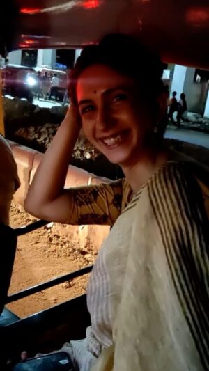 Mrinmayee Godbole Instagram - Nighty night ✨🌝 
#citylights #longdays #breezynights