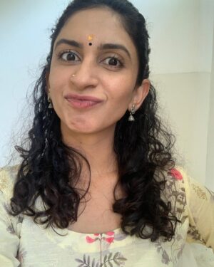 Mrinmayee Godbole Instagram - ദാ വരുന്നു സിന്ദഗി 
Here comes zindagi!
Just two days and ‘Aye Zindagi’ will be in theatres all over India and North America!!!!

@PlatoonOneFilms @RevathyAsha @SatyajeetDubey @ShiladityaBora #AnirbanBose 
@Hemant_Kher @SawanTank_official @Photuwala @Suraj_Gunjal @Shilpi.Agarwal @SheenaGola @Muskaan2805 @Pranjal.02 @AninditRoy @AdeepSinghManki @vanilla69_

#ayezindagi #lifefindsaway #14oct #cinema