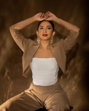 Mrinmayee Godbole Instagram - Pose inspired by @sarangsathaye #कोल्लातुला 

Photo by @kalyaam_2.0 
Assisted by @the_gypsy_and_co_ 
Make Up and Hair by @aabhapusalkar 
Styled by @ritikasachdevaa
Assisted by @sethmuskaan
Co-ord set- @worldofasra
Top- @liyyoki
Jewellery- @radhikaagrawalstudio @houseofjskjewels @sianofficial_
Heels- @shooshh.in 

#playingdressup #strikeapose #awardsnight